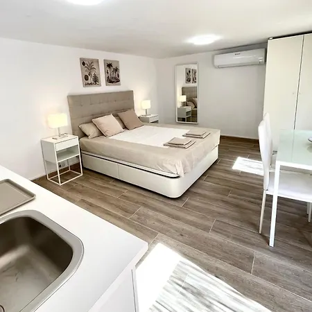 Old Town House Center * 貝尼多姆